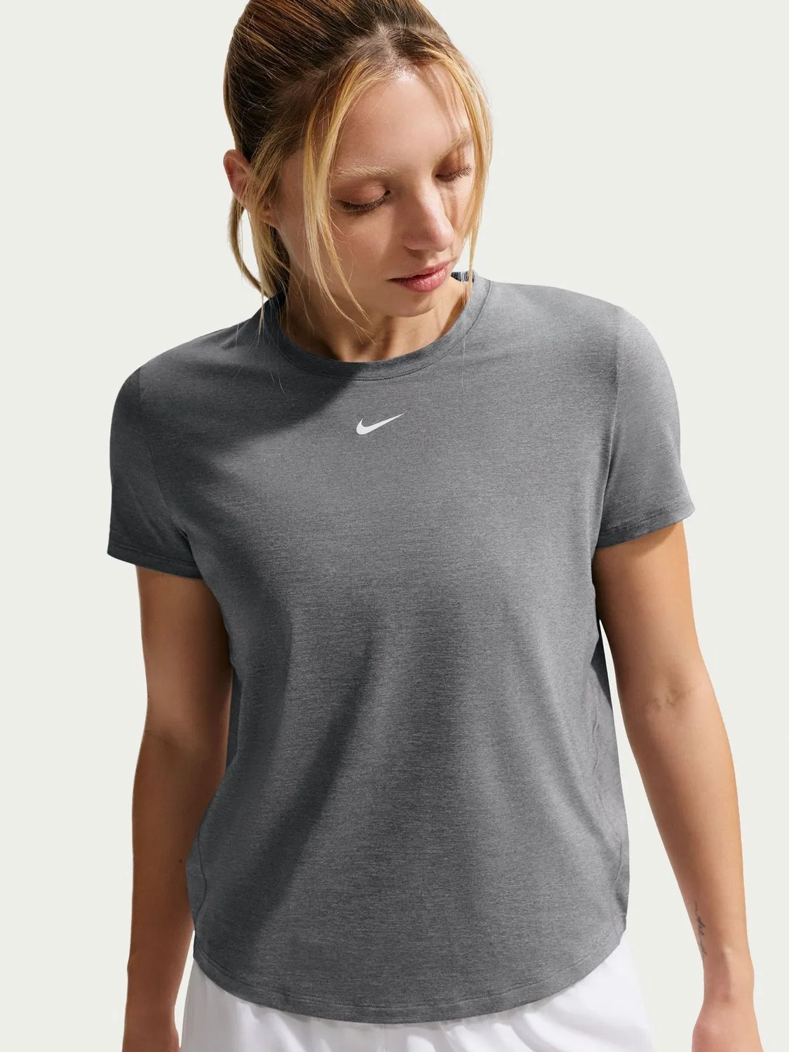 Футболка классическая Nike Dri-FIT, дымчато-серый — фото 3