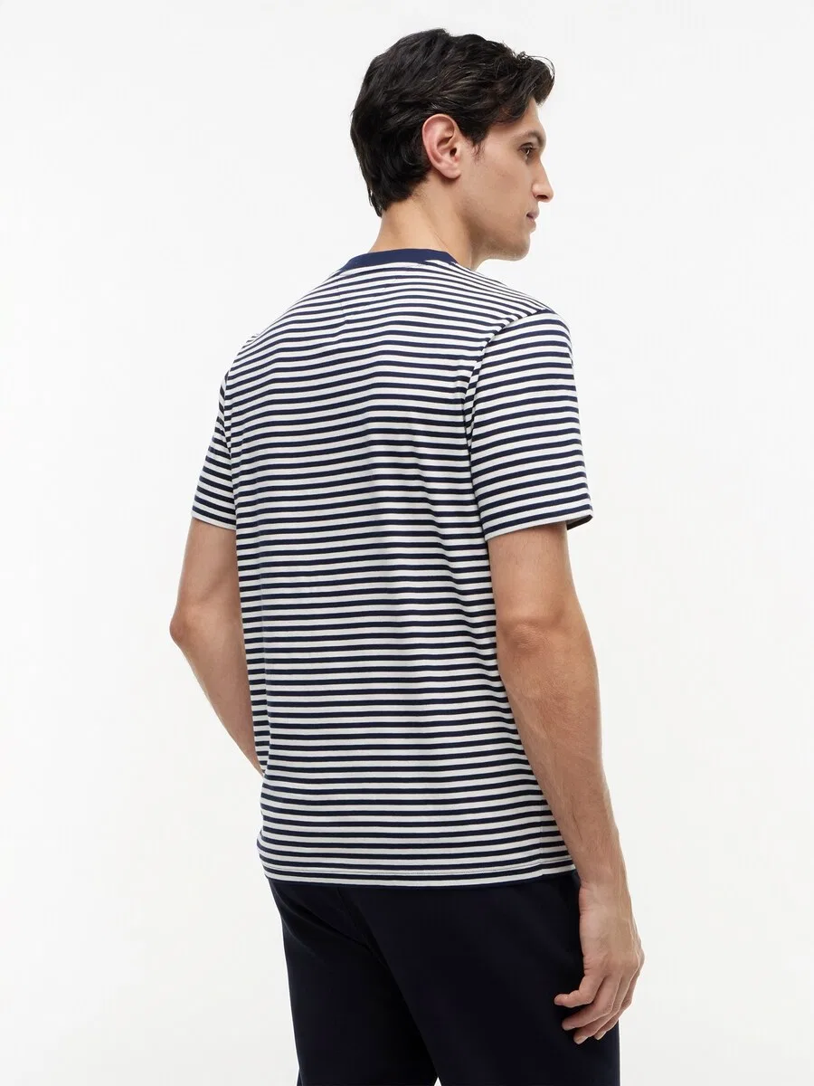 Футболка TOMMY HILFIGER 'Wavy Flag Patch Stripe' темно-синего цвета — фото 3
