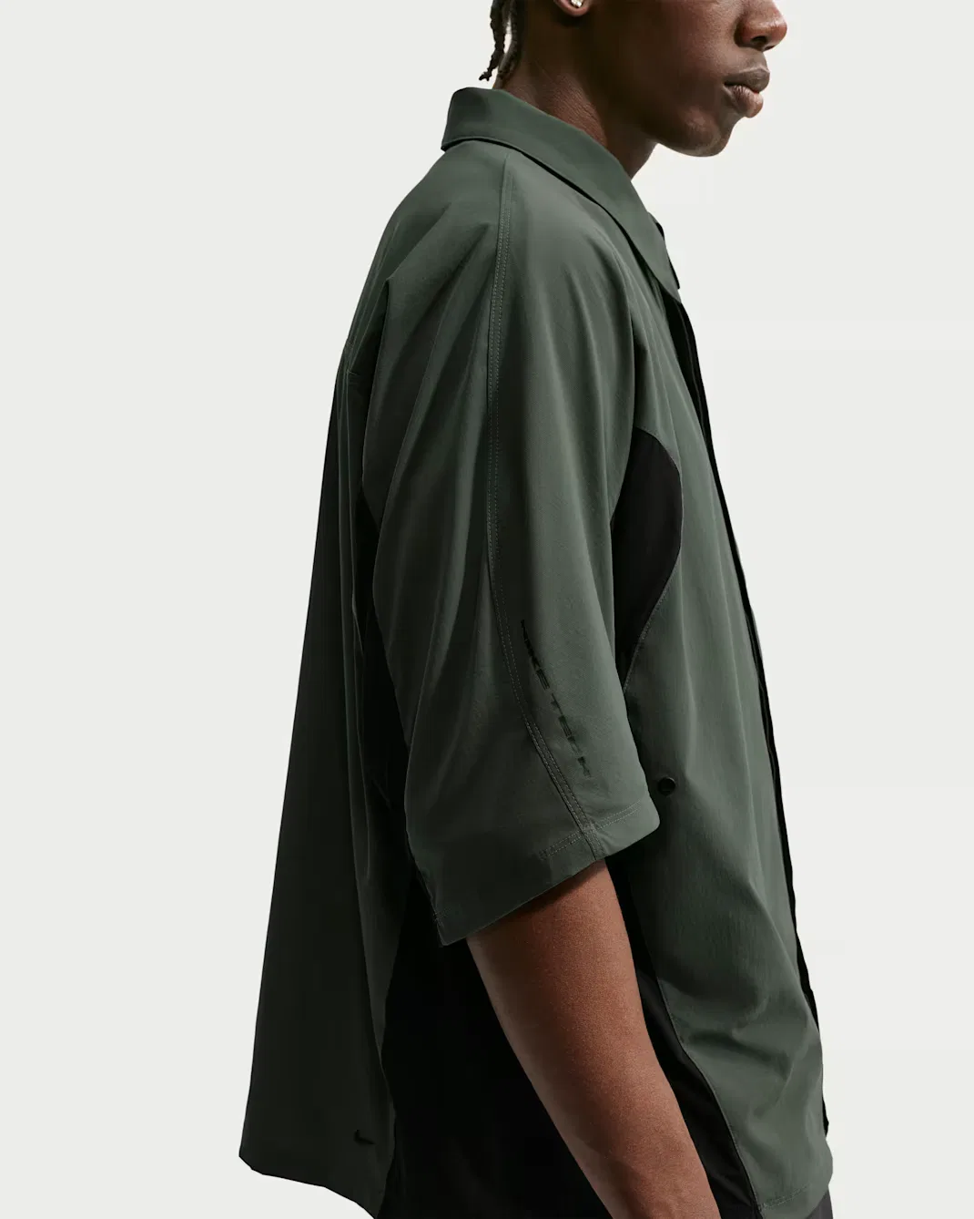 Мужская футболка с коротким рукавом Dri-FIT Nike Tech Helios, Camo Green/Black/Black — фото 2