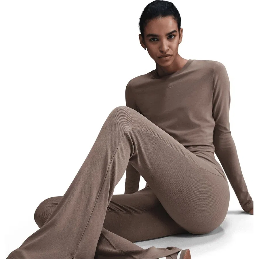 Женские леггинсы футерные с мини-рубчиком Chill Knit Nike, Коричневый — фото 2
