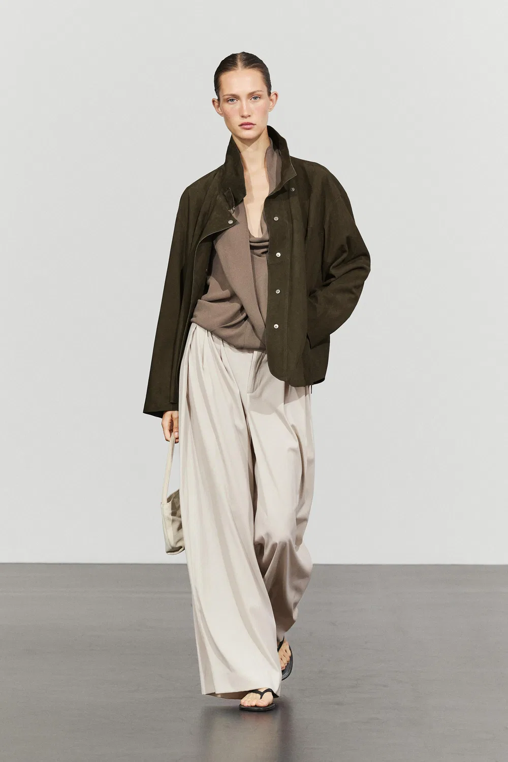 Куртка Massimo Dutti, из искусственной замши с высоким воротником, хаки
