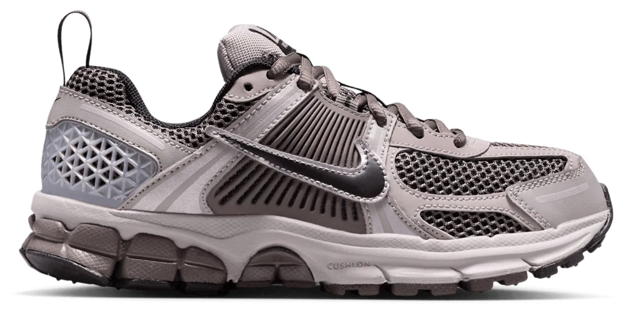 Кроссовки для мальчиков Vomero 5 Nike, цвет Grey/Black/Silver