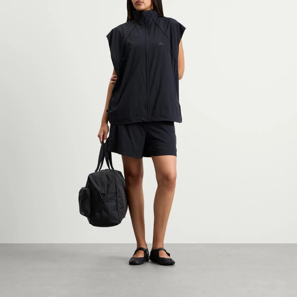 Женский жилет без рукавов с высоким воротником X Skims Stretch Nylon Oversized Vest Nike, Obsidian — фото 4