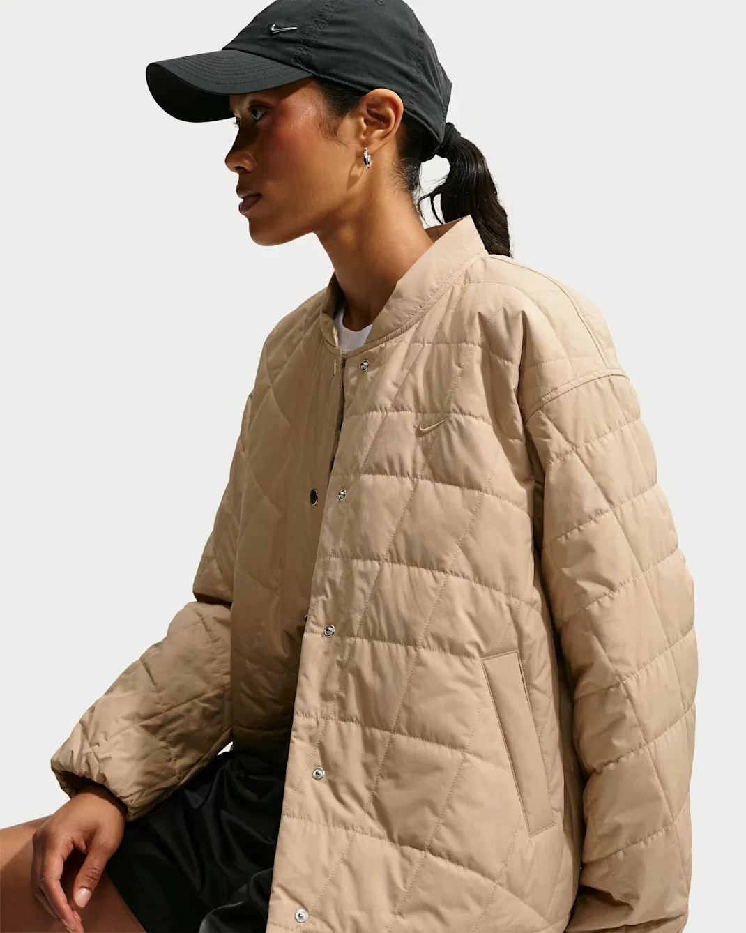 Женская стеганая куртка Therma-FIT в стиле "амбарная куртка" Nike Sportswear, Parachute Beige/Parachute Beige — фото 3
