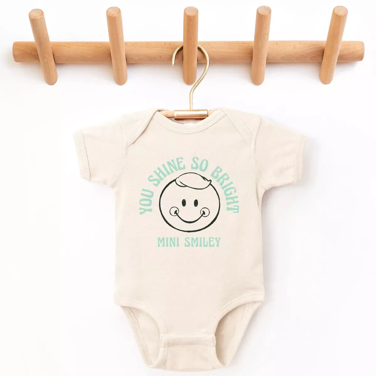 Детский боди с коротким рукавом с принтом Mini Smiley You Shine So Bright The Juniper Shop, Natural — фото 2