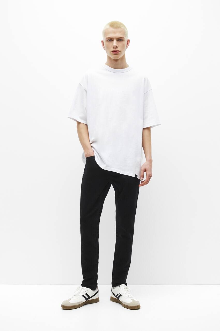 

Базовые облегающие черные джинсы комфортного кроя Pull&Bear, черный
