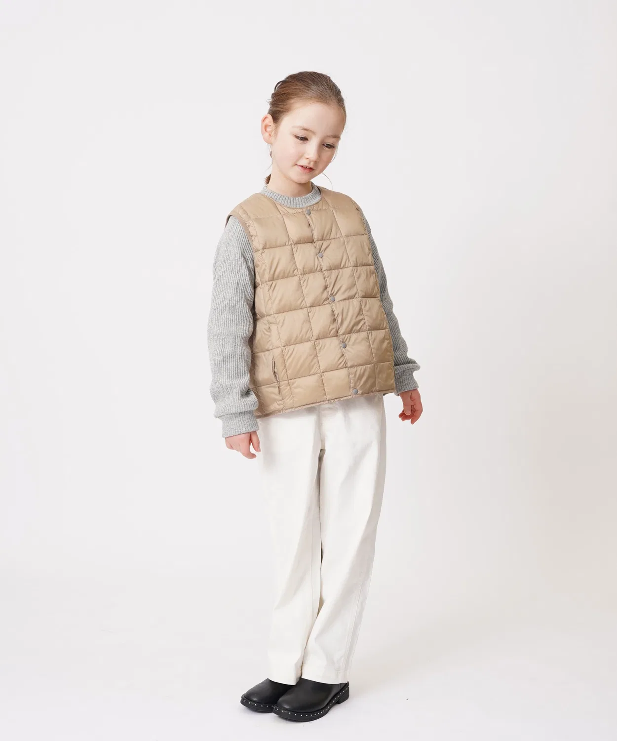 Детский утепленный жилет с воротником-стойкой TAION Basic Crew Neck Inner Down Vest, Sand Beige