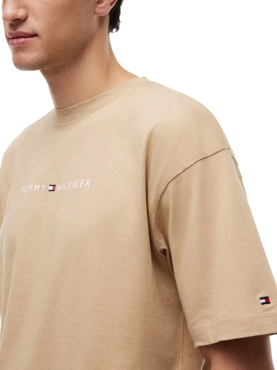 Футболка TOMMY HILFIGER светло-коричневого цвета — фото 3