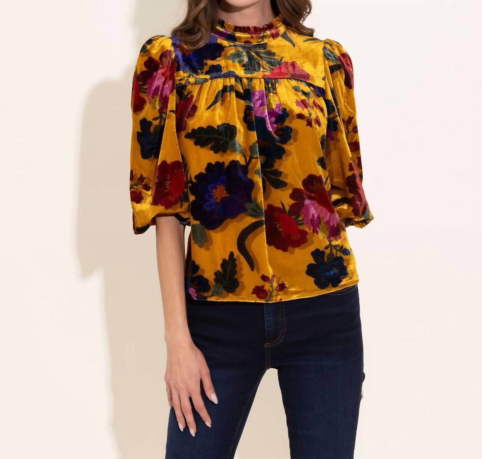 

Мель Топ в арабеске Alden Adair, Arabesque