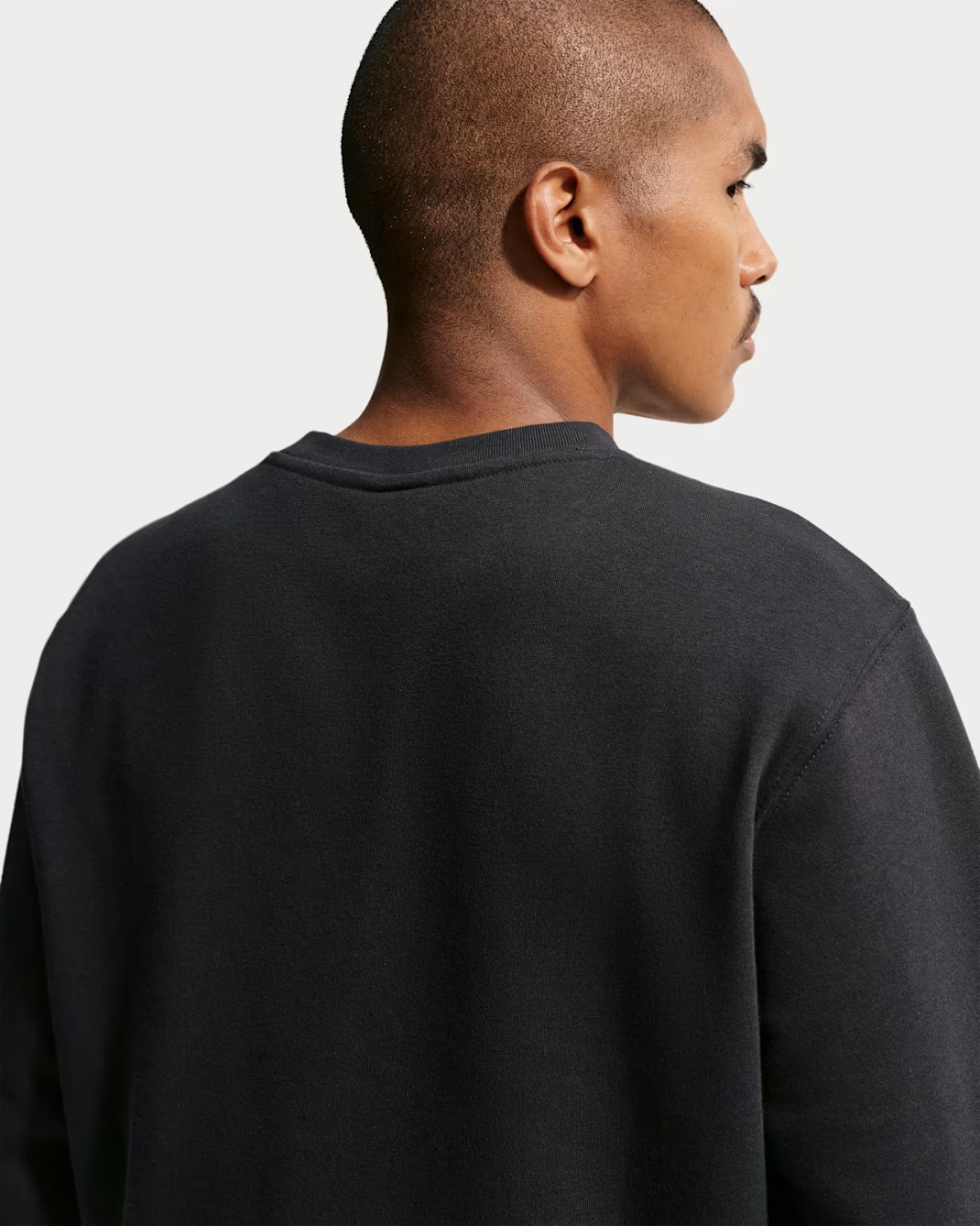 Свитшот Nike Club Fleece Crew, черный/белый — фото 4