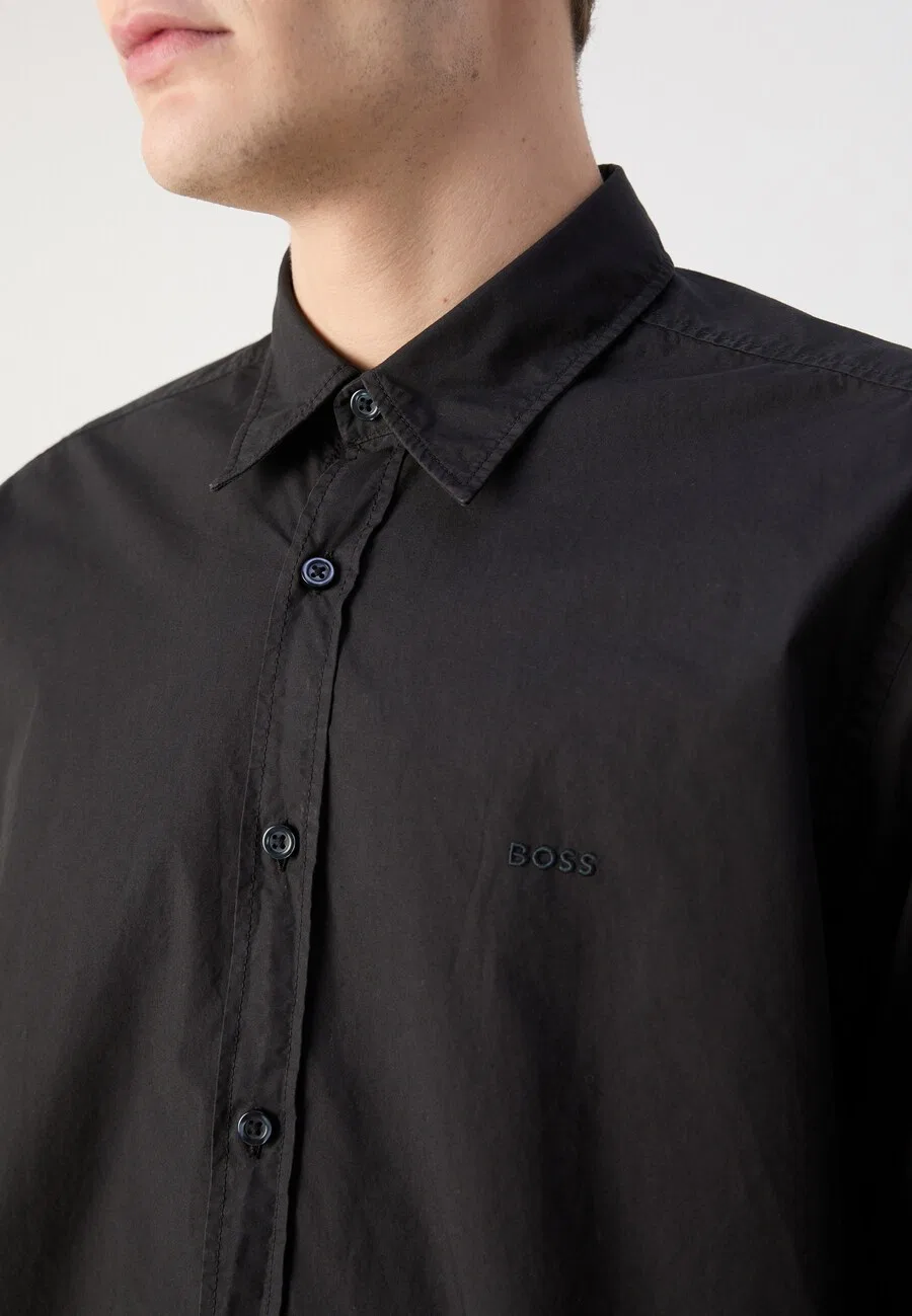 Рубашка BOSS Regular fit Button Up Shirt 'Relegant_6' черного цвета — фото 3