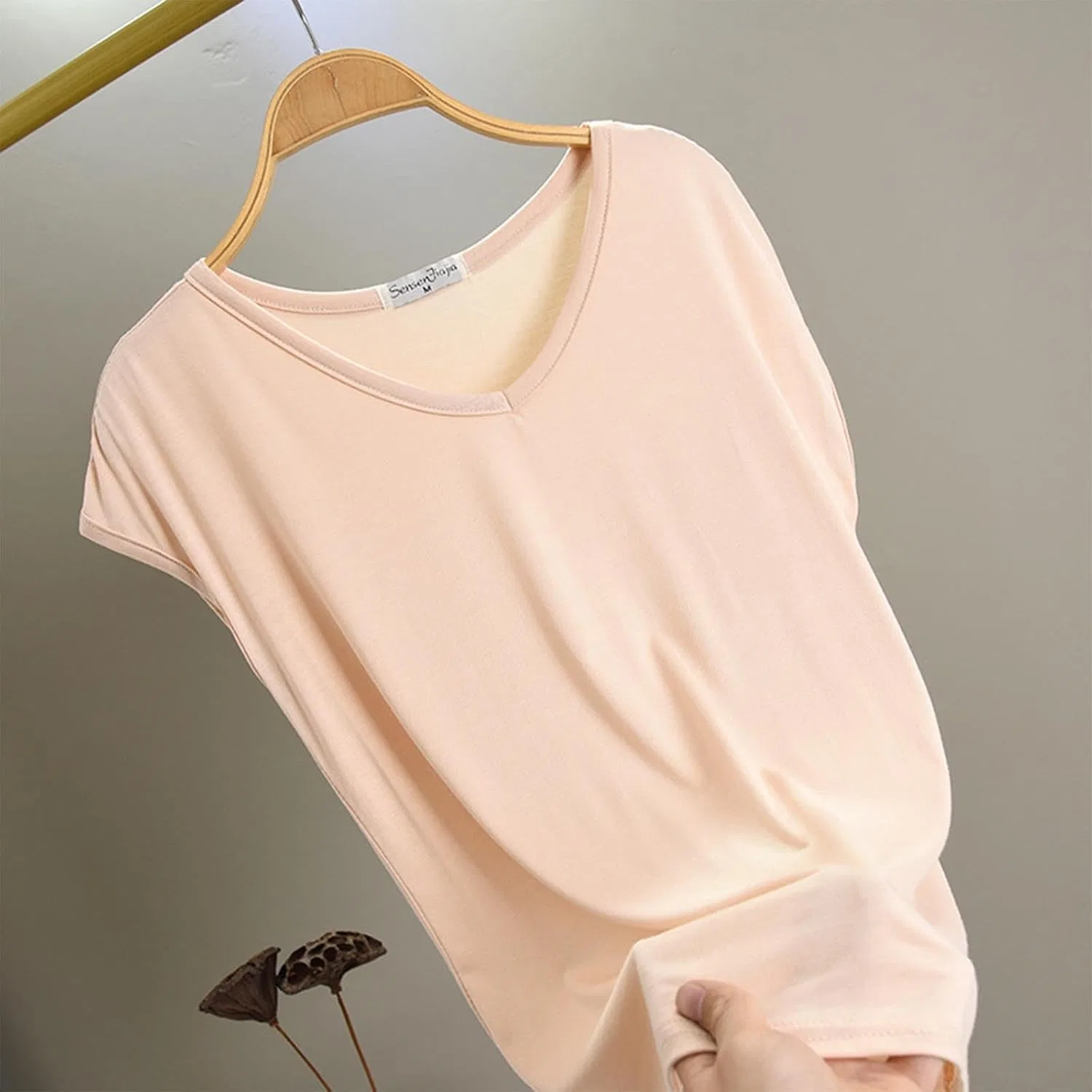 Женская футболка с V-образным вырезом и коротким рукавом, Beige — фото 2