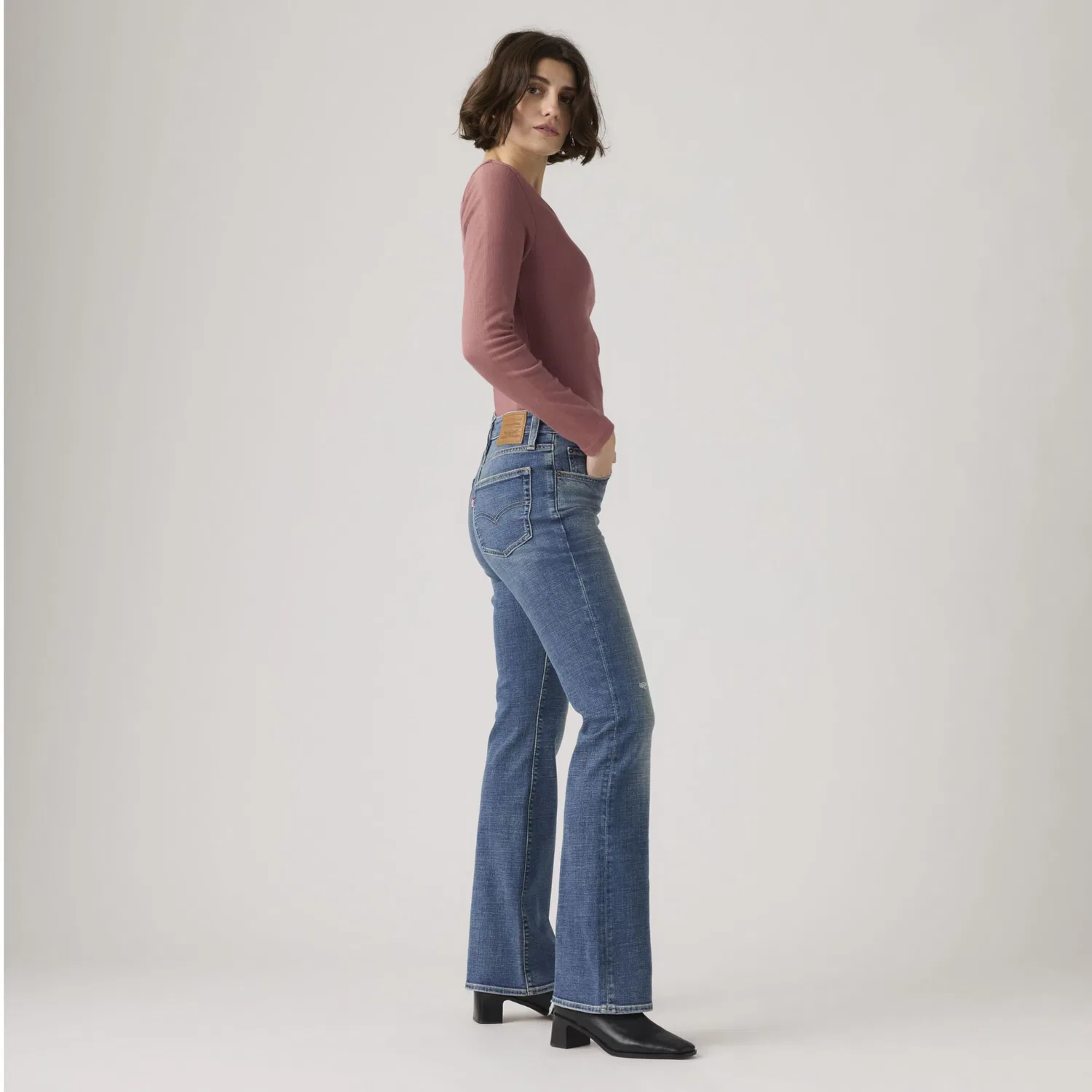 Женские джинсы с высокой посадкой и клешем от колена Levi's, Duck Out — фото 2
