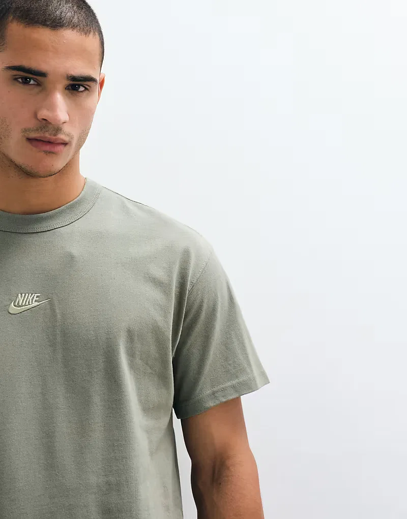 Футболка Nike Premium Essentials оверсайз хаки — фото 4
