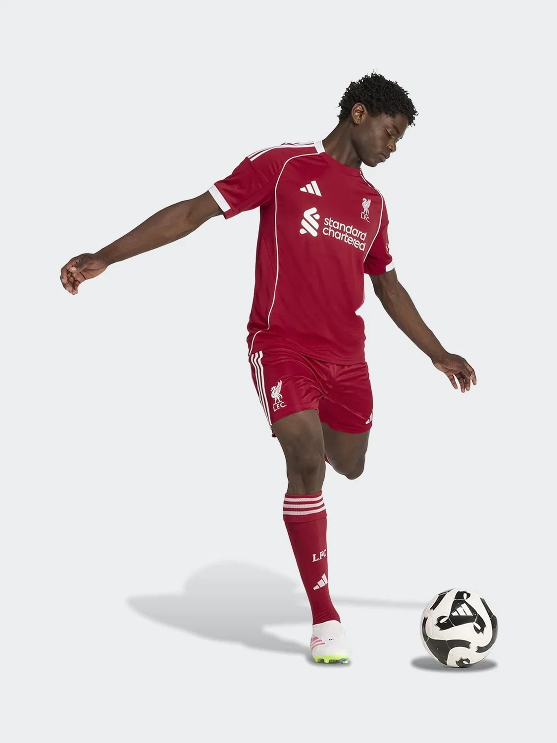 Шорты домашние Liverpool FC 25/26 adidas, красный — фото 3