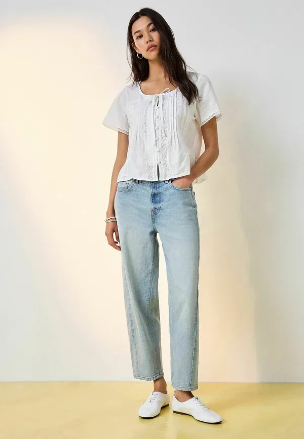 Блузка с кружевной отделкой Regular fit lace detail short sleeve blouse Next, white, белый — фото 4
