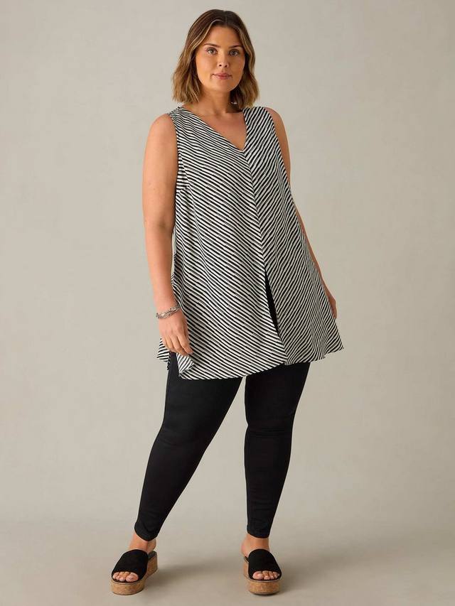 

Топ Curve Monochrome с узором "шеврон" Live Unlimited, Black/White