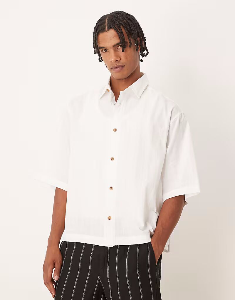 

Рубашка свободного кроя с короткими рукавами и текстурой белого цвета Asos Design