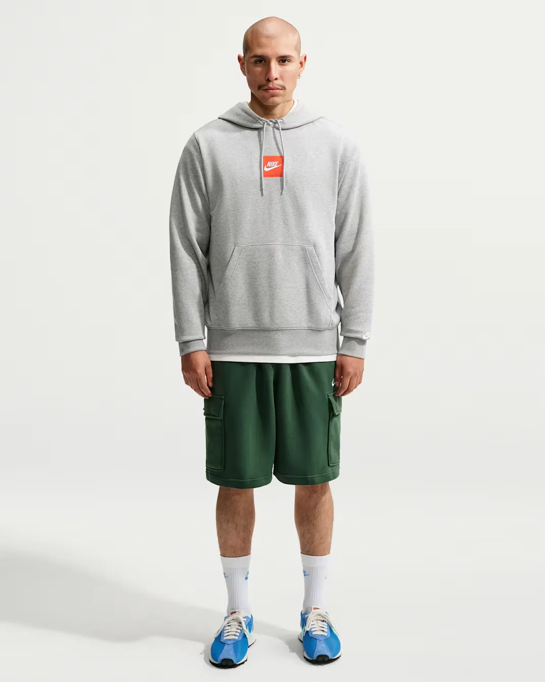Мужская толстовка с капюшоном из французского махрового трикотажа Nike Club, Dark Grey Heather/Light Smoke Grey/White — фото 4
