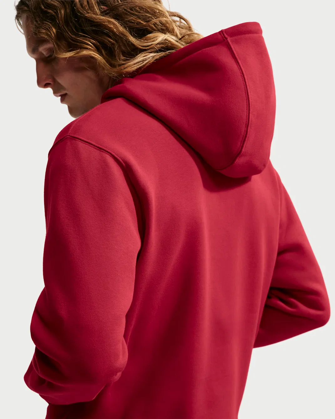 Мужская флисовая толстовка с капюшоном Nike Club, Tough Red/Tough Red/White — фото 2