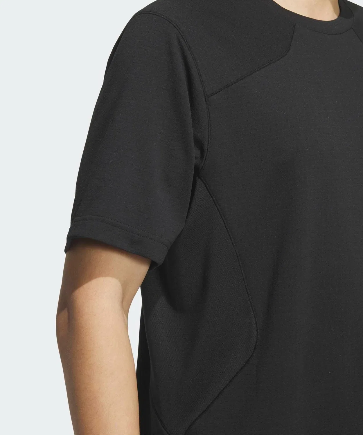 Мужская футболка с коротким рукавом Adidas Tech Essentials Cool Touch Regular Fit Stealth Sleeve, Черный — фото 3