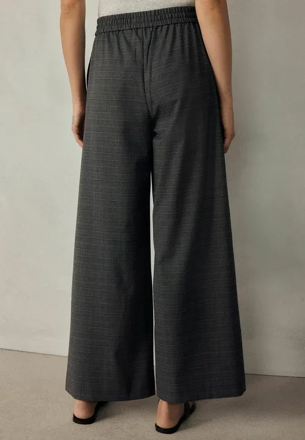 Брюки из полиэстера Regular Fit Wide Leg Trousers with Side Stripes Next, Grey Black Check, черный/серый — фото 4