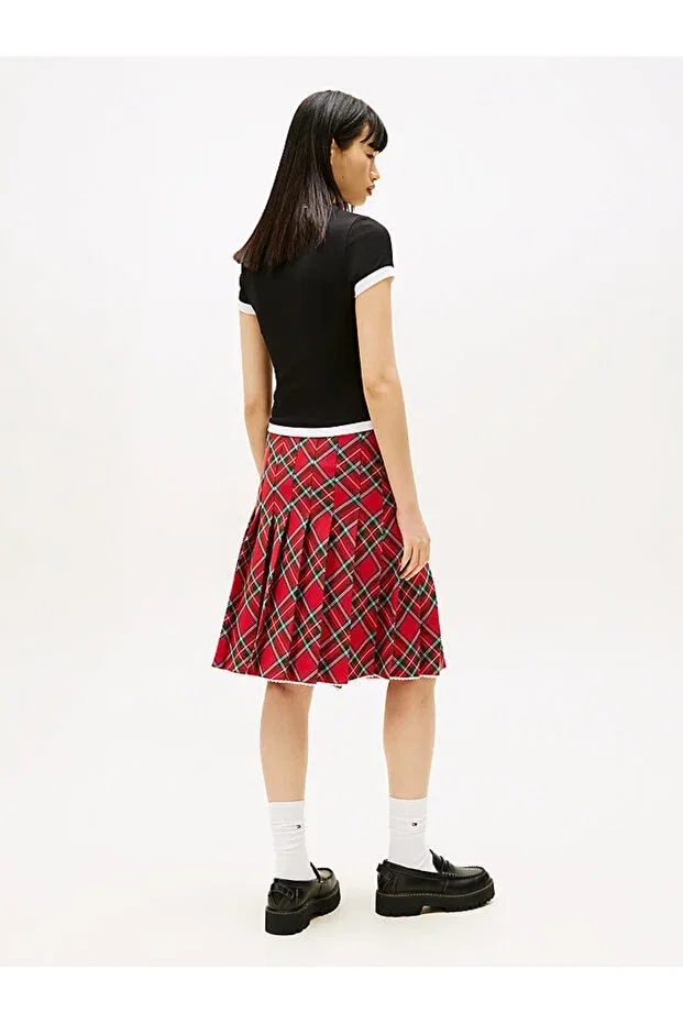 Женская футболка с принтом TJW Slim Sh Badge SS Rib Ext Tommy Hilfiger, Black — фото 4
