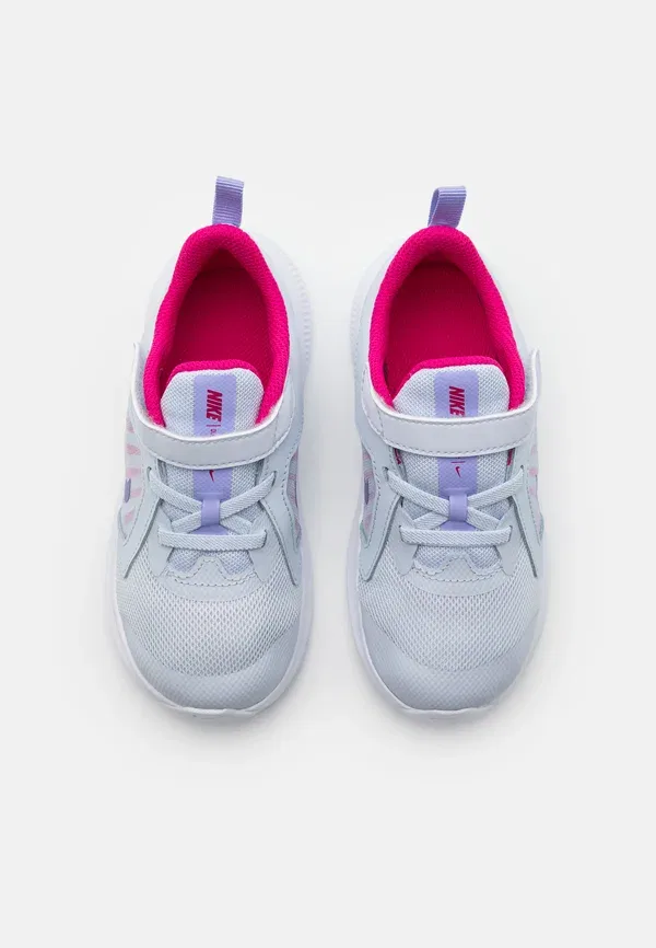 Кроссовки дорожные с дышащим верхом Downshifter 10 Nike Performance, Football Grey/Purple Pulse/Thunder Blue/White, белый/синий/фиолетовый/серый — фото 4
