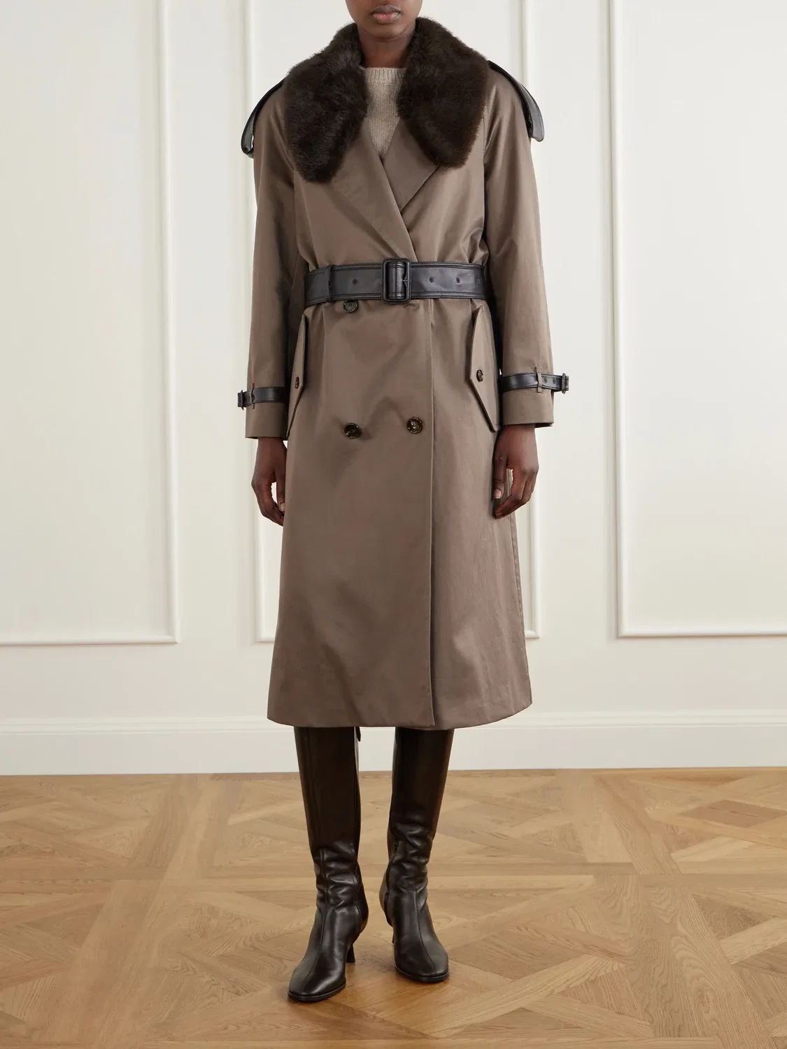 Тренч из хлопкового габардина с отделкой из кожи и плюша Burberry, коричневый — фото 3