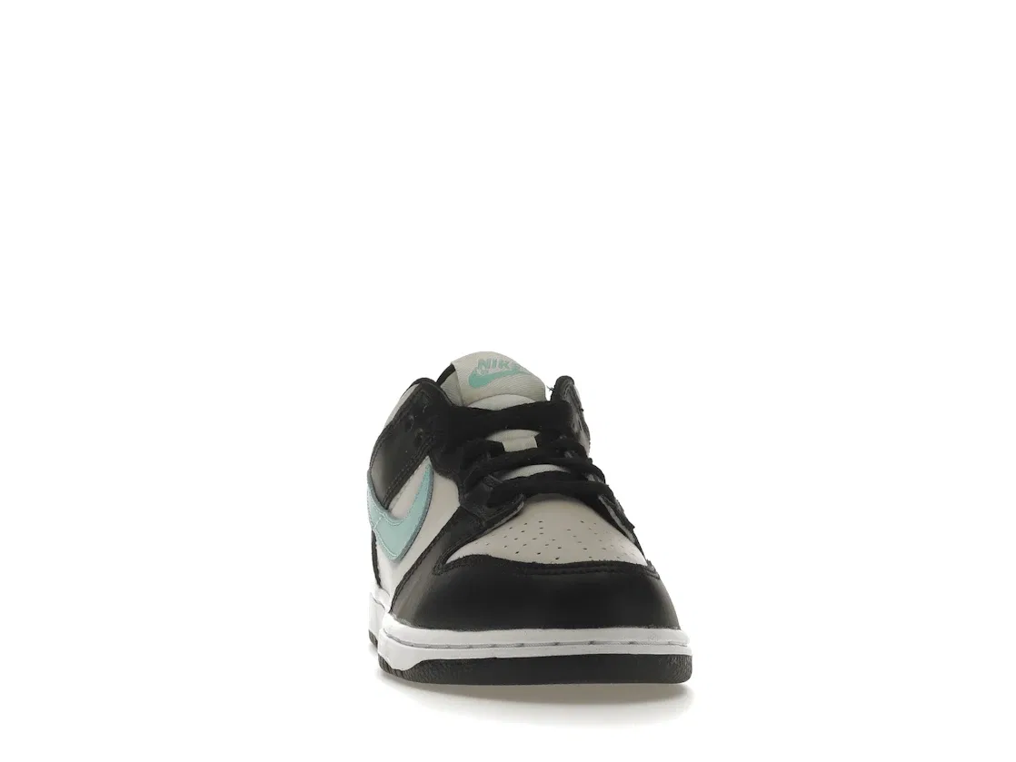 Детские кроссовки с кожаным верхом Nike Dunk Low, Light Bone/Black-White-Tropical Twist — фото 2