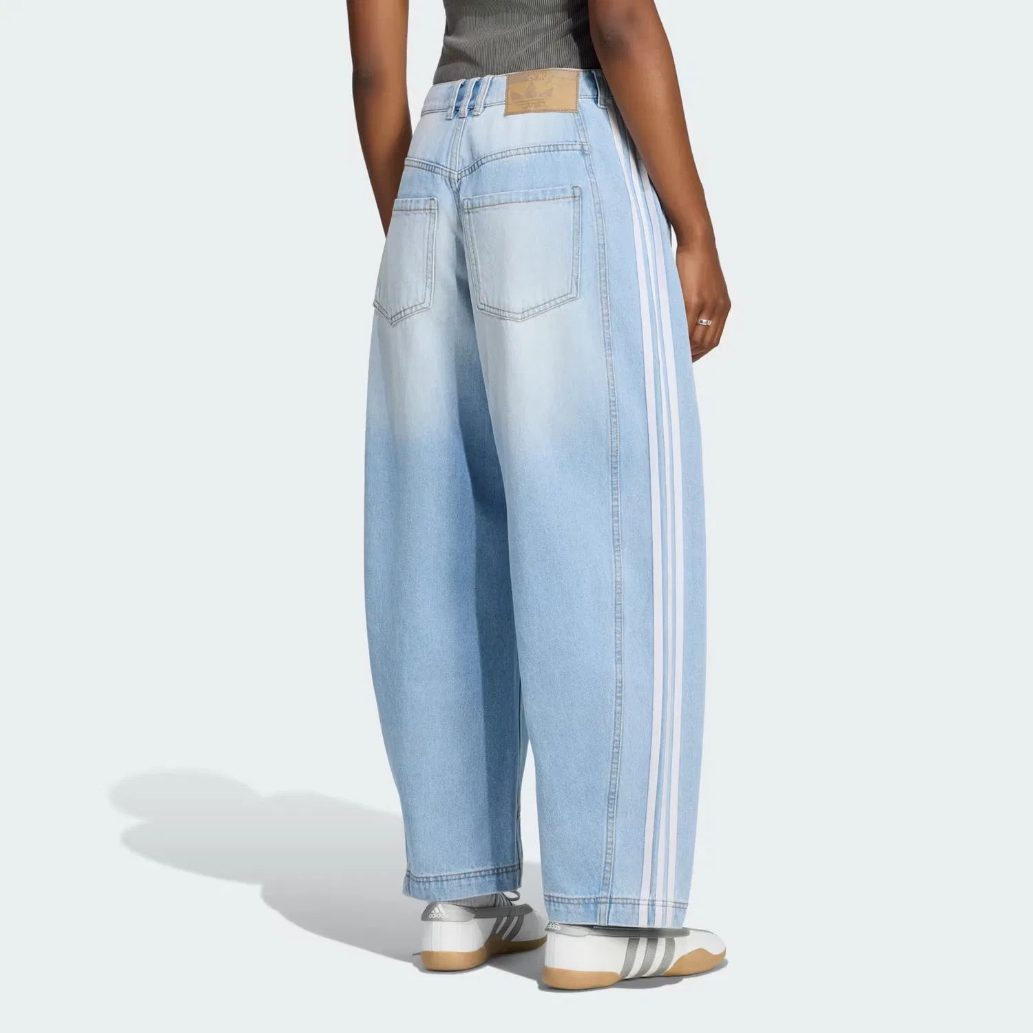Женские джинсы свободного кроя Denim Barrel Adidas Originals, голубой — фото 2