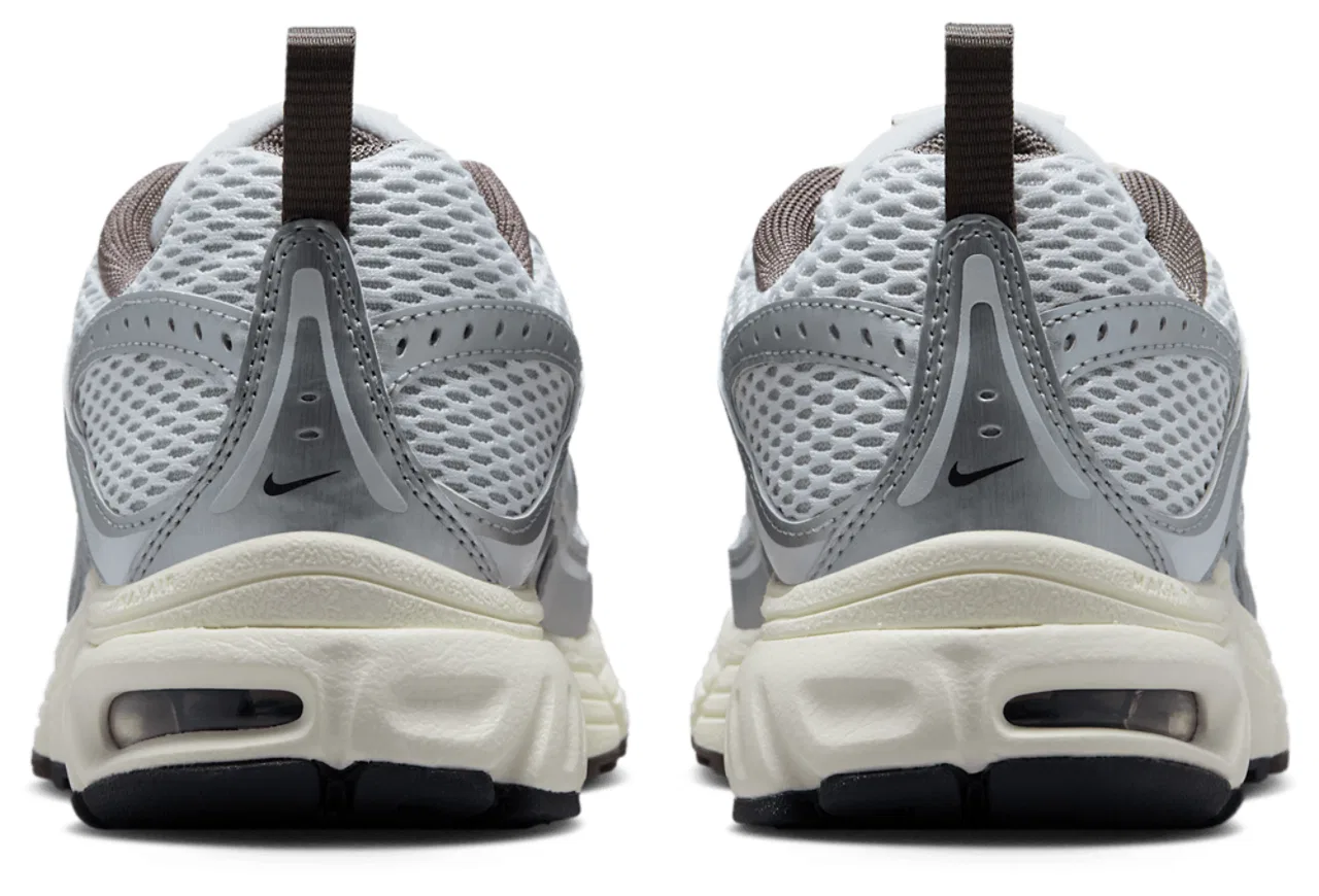 Детские кроссовки для мальчиков с сетчатым верхом Nike Air Max Moto 2K, Cave Stone/Platinum Tint/Metallic Silver — фото 3