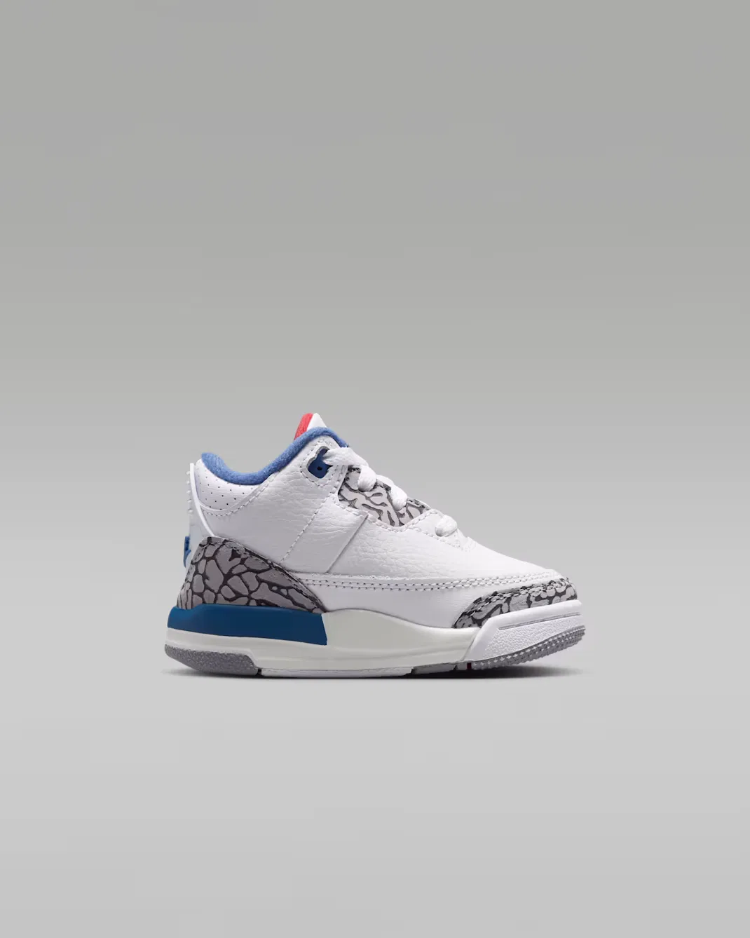Детская/подростковая обувь Jordan 3 Retro "True Blue", White/True Blue/Cement Grey/Fire Red — фото 3