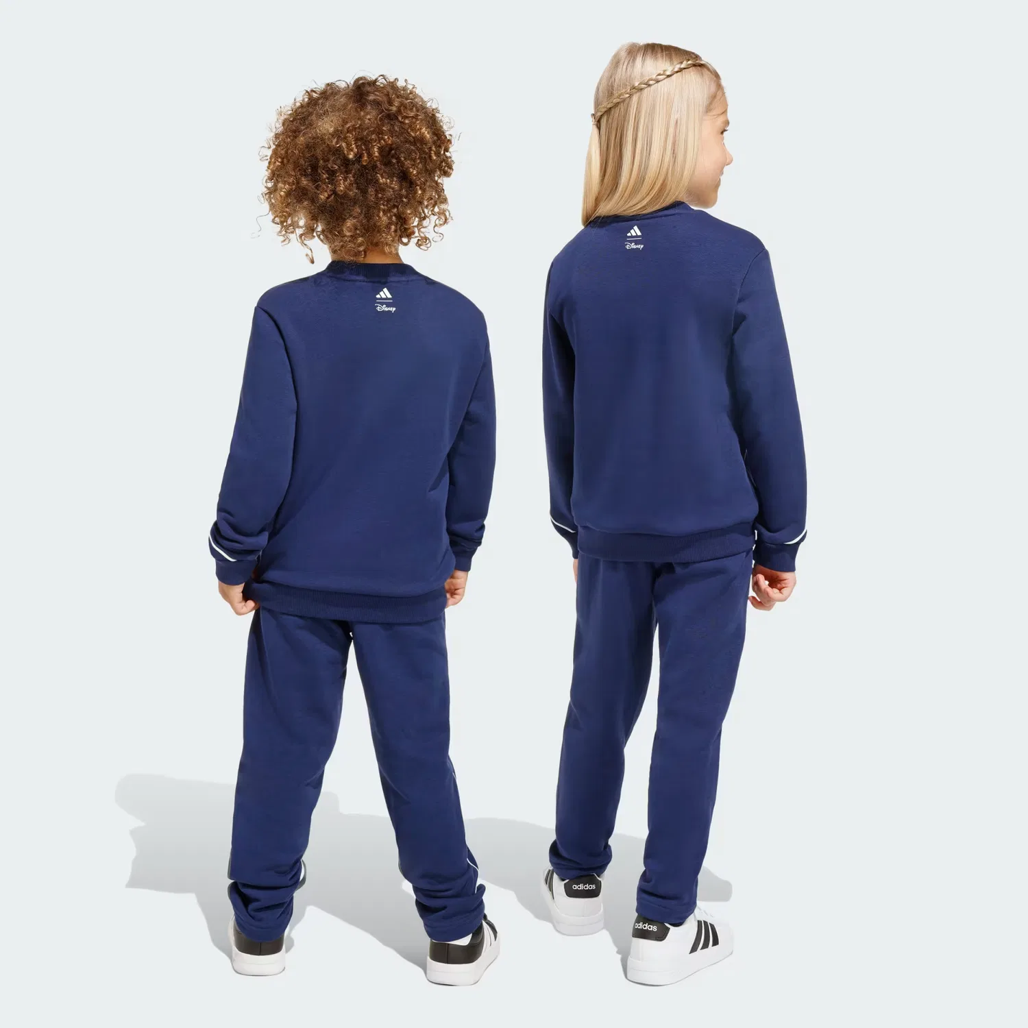 Детский спортивный костюм из мягкого футера, Disney Mickey Mouse Jogger, Adidas Sportswear, темно-синий/оранжевый/белый — фото 2
