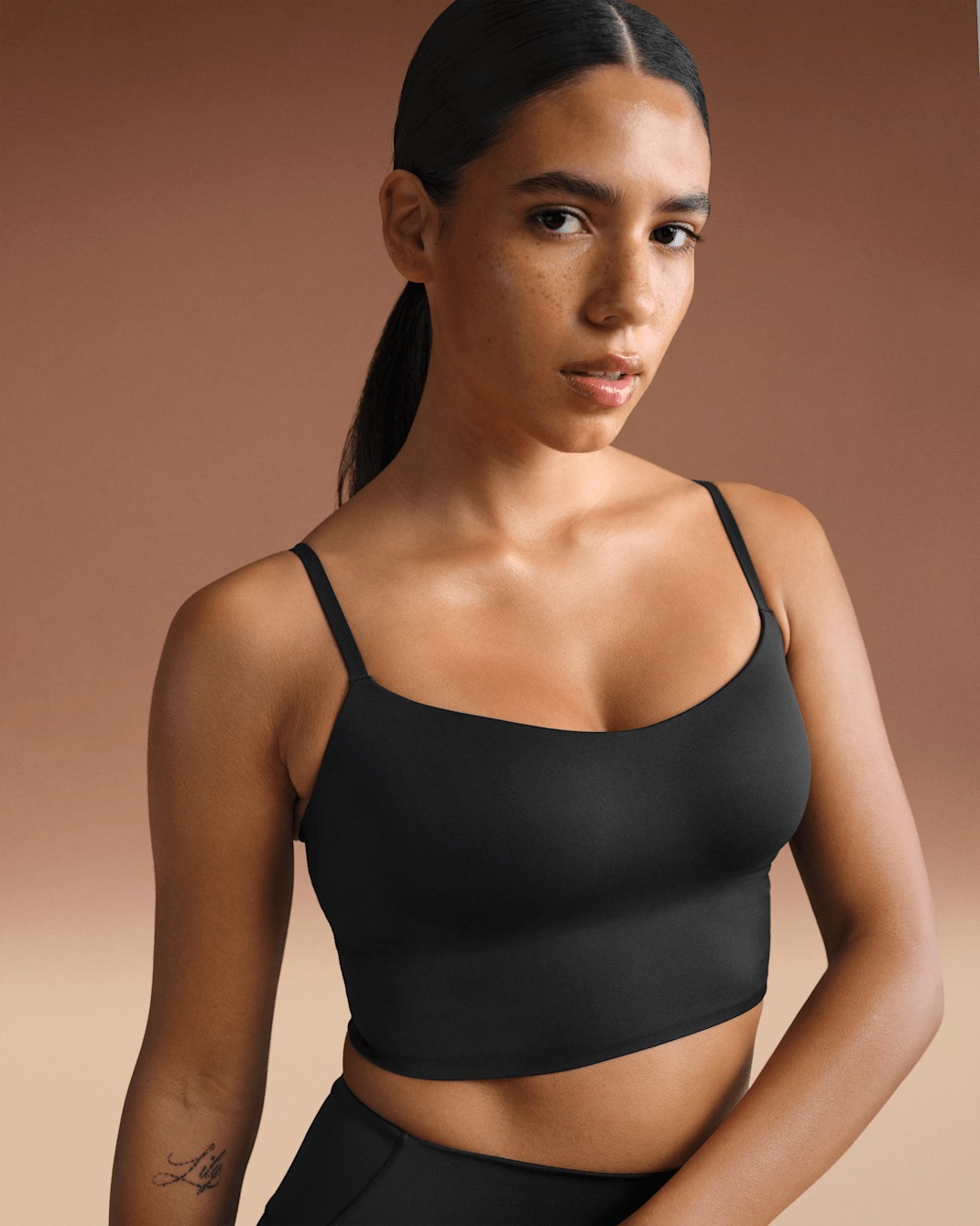 

Спортивный бра NikeSKIMS Matte Women's Cami Longline, черный