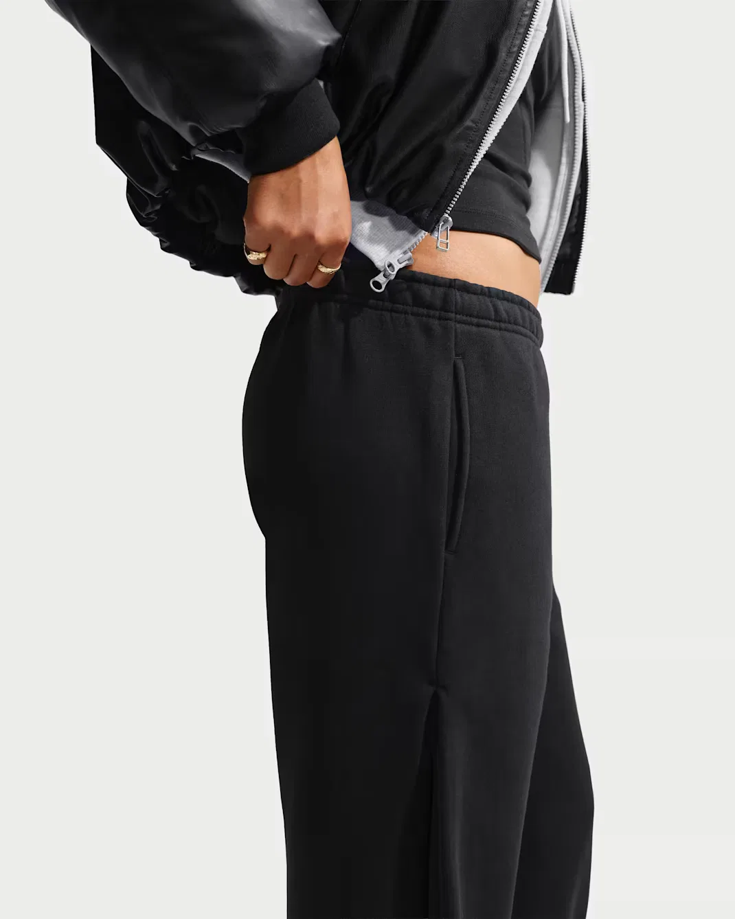 Женские свободные плиссированные брюки на кнопках Nike Studio Fleece Medium Weight, Total Black/Sail — фото 3