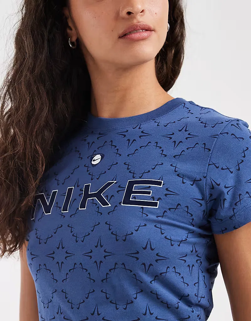 Укороченная футболка Nike Chill с графическим принтом, темно-синий — фото 3