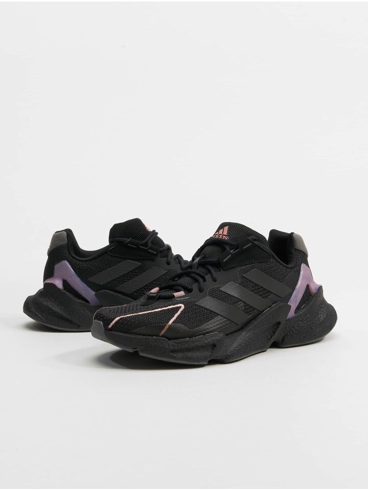 

Кроссовки на шнуровке adidas, цвет core black