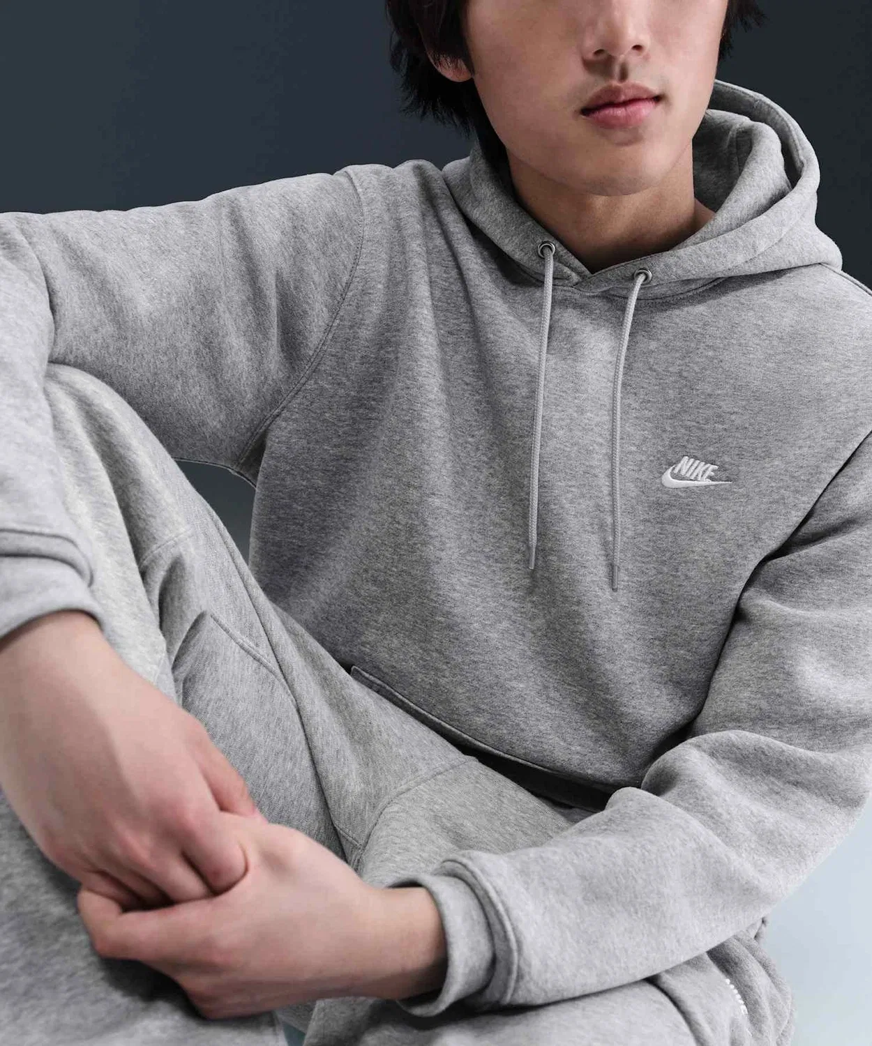Толстовка Nike Club Men's Pullover Fleece Hoodie, тёмно-серый — фото 3