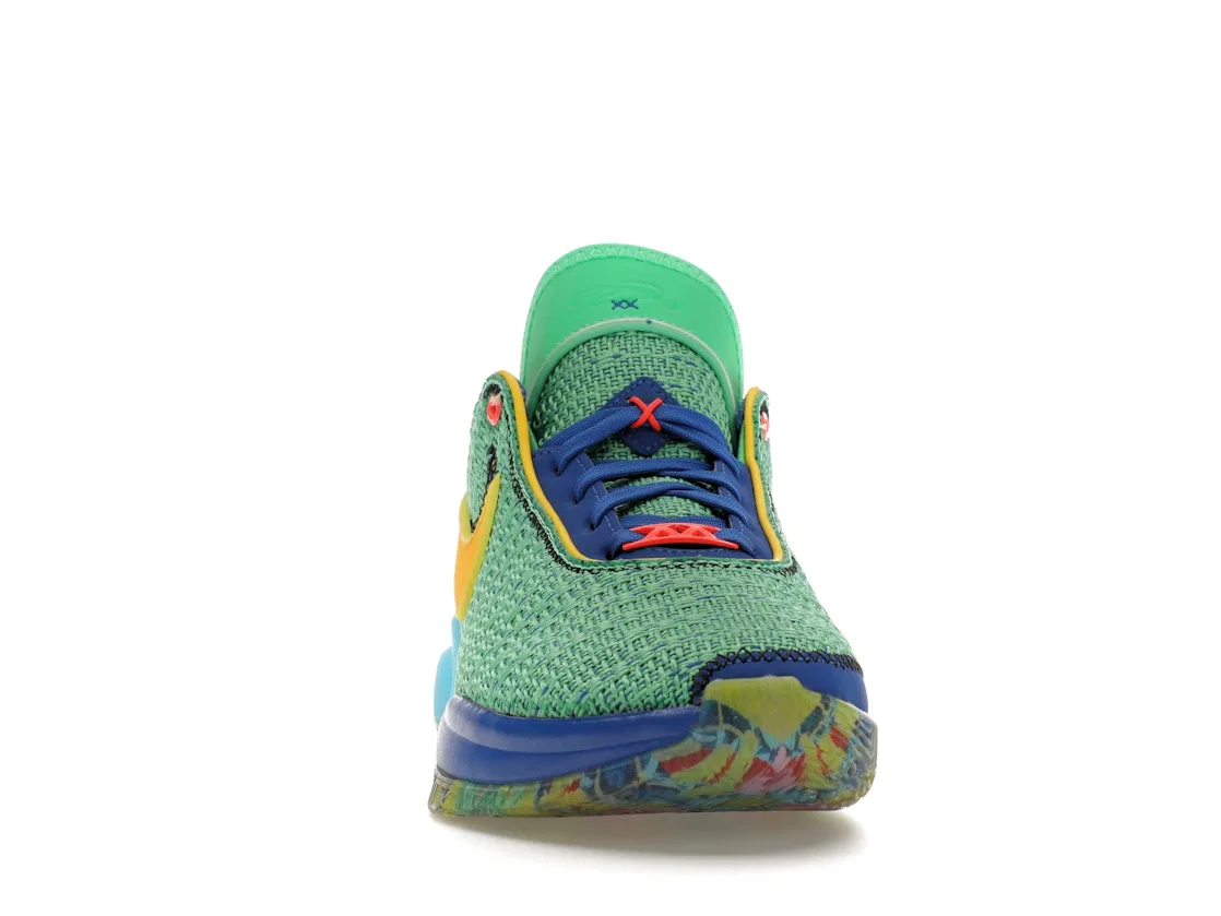 Детские кроссовки для мальчиков с принтом Nike LeBron 20 SE, Electric Algae/University Gold/Game Royal/Baltic Blue — фото 2