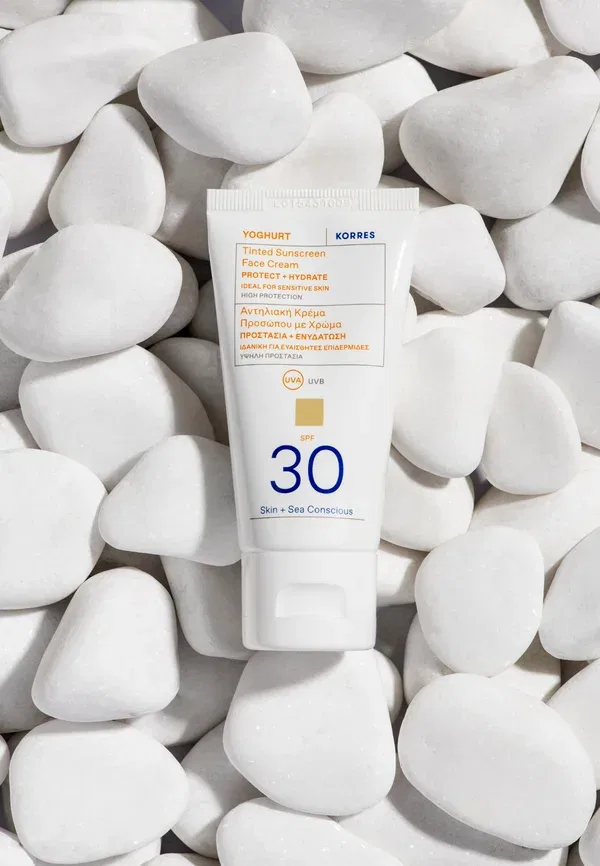 Солнцезащитный крем для лица с йогуртовым оттенком, SPF 30 - защита от солнца 50 мл Korres — фото 2