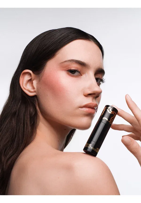 Многофункциональный румянец-стик Diane von Furstenberg Incharge - румяна 4.1 г Estee Lauder, цвет pink me — фото 3