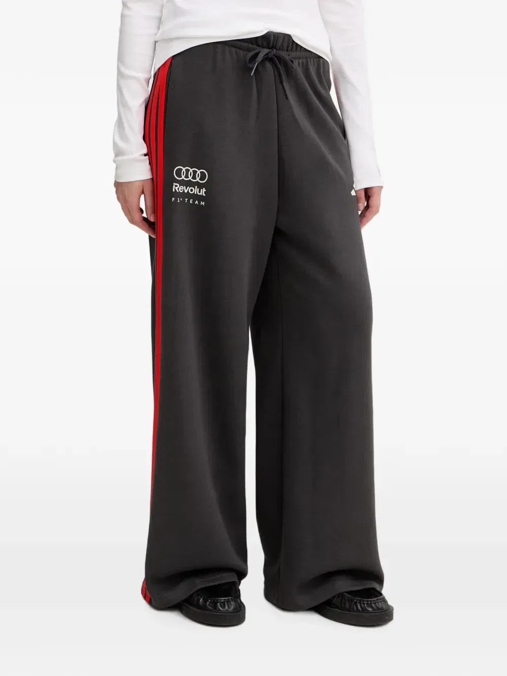 Спортивные брюки Audi Revolut F1 Team с логотипом и боковыми полосками Adidas, серый