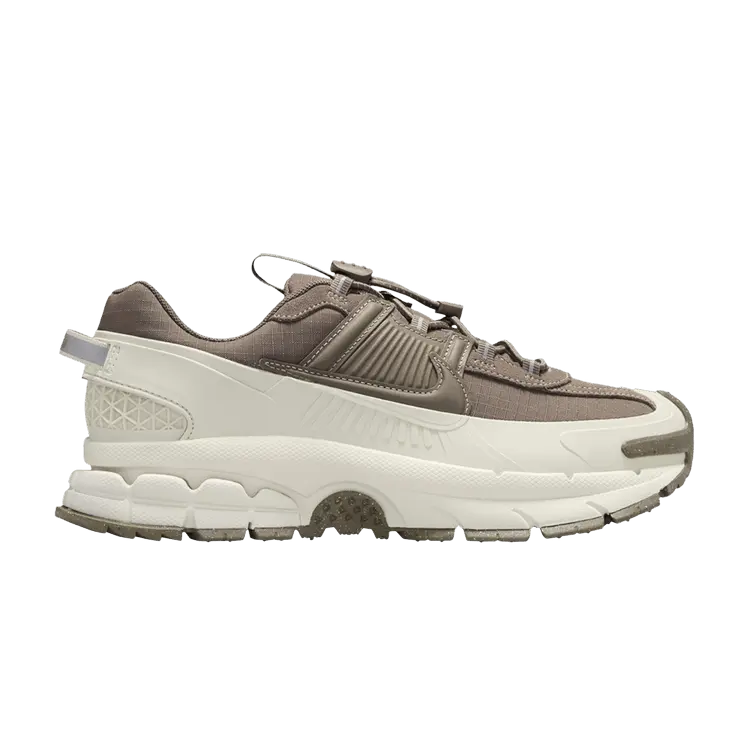 

Кроссовки Nike Wmns Zoom Vomero Roam Light Bone Mink Brown, коричневый