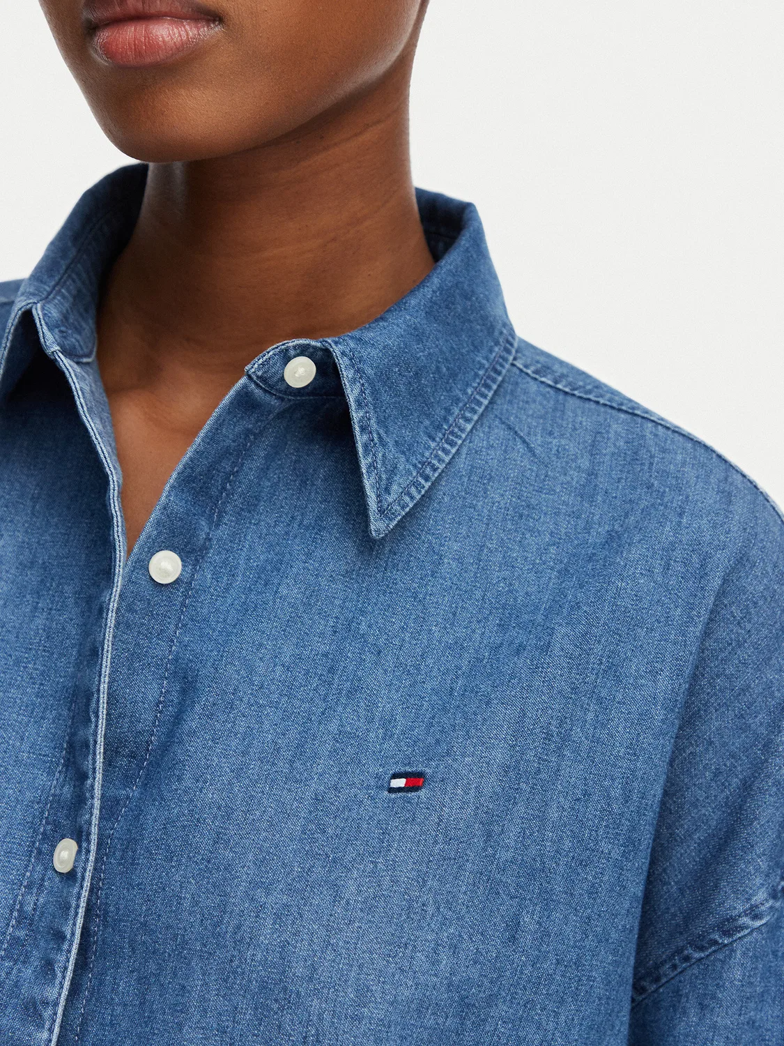 Женская джинсовая рубашка свободного кроя Tommy Hilfiger, синий — фото 4