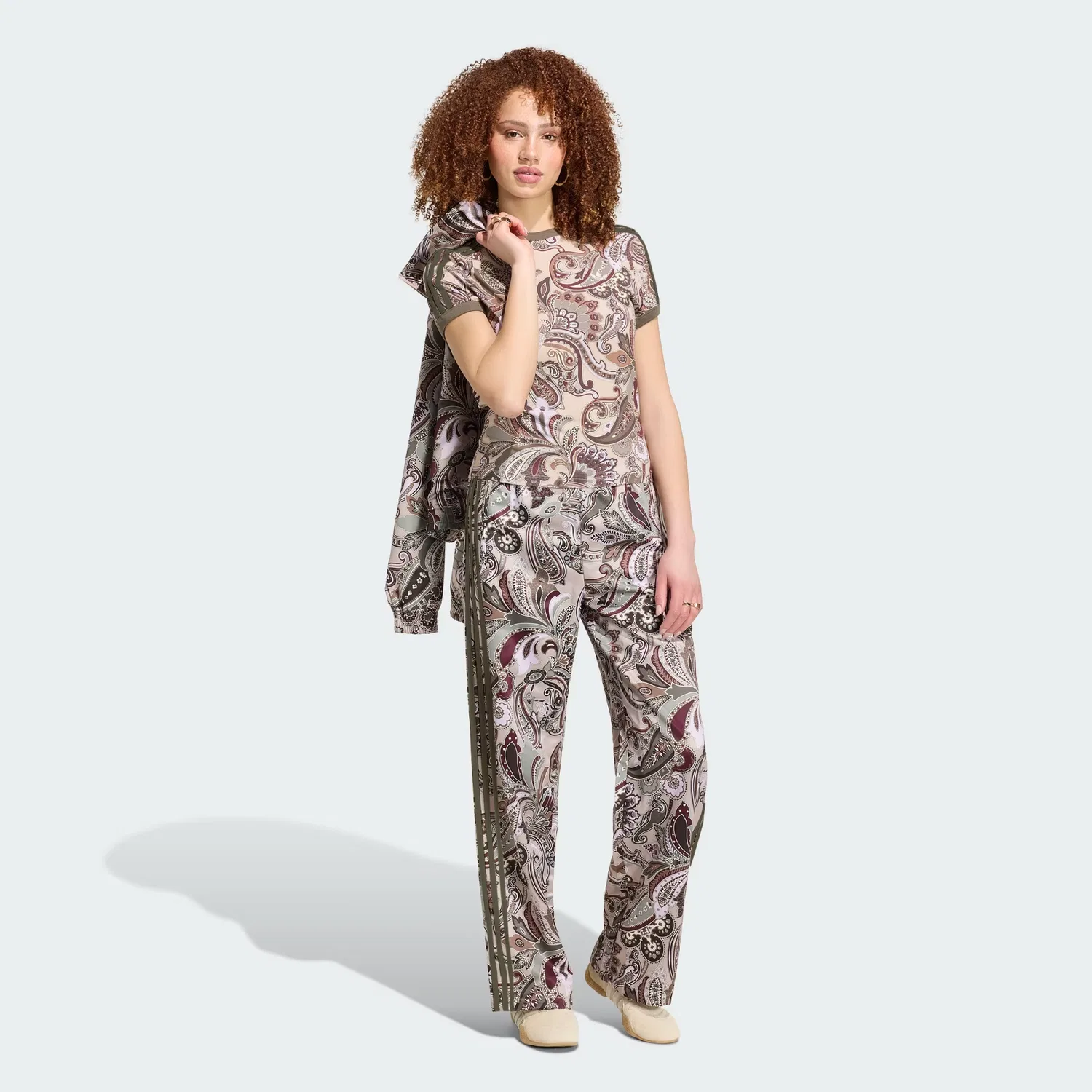Женские спортивные брюки оверсайз из атласа Liberty London Firebird Satin Trackpant Adidas Originals, мультиколор/хаки — фото 3