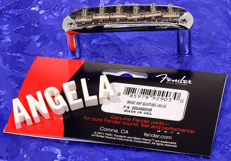 

Винтажный бридж Fender Jazzmaster Jaguar с резьбовыми седлами, 0054460049 Fender USA Vintage Series Jazzmaster/Jaguar Six Saddle Bridge Assembly 0054460049.