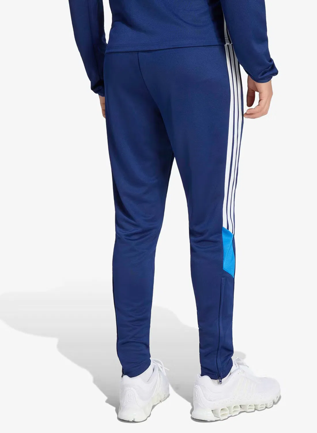 Штаны тренировочные с технологией Climacool Tiro 26 Essentials Adidas, темно-синий — фото 2