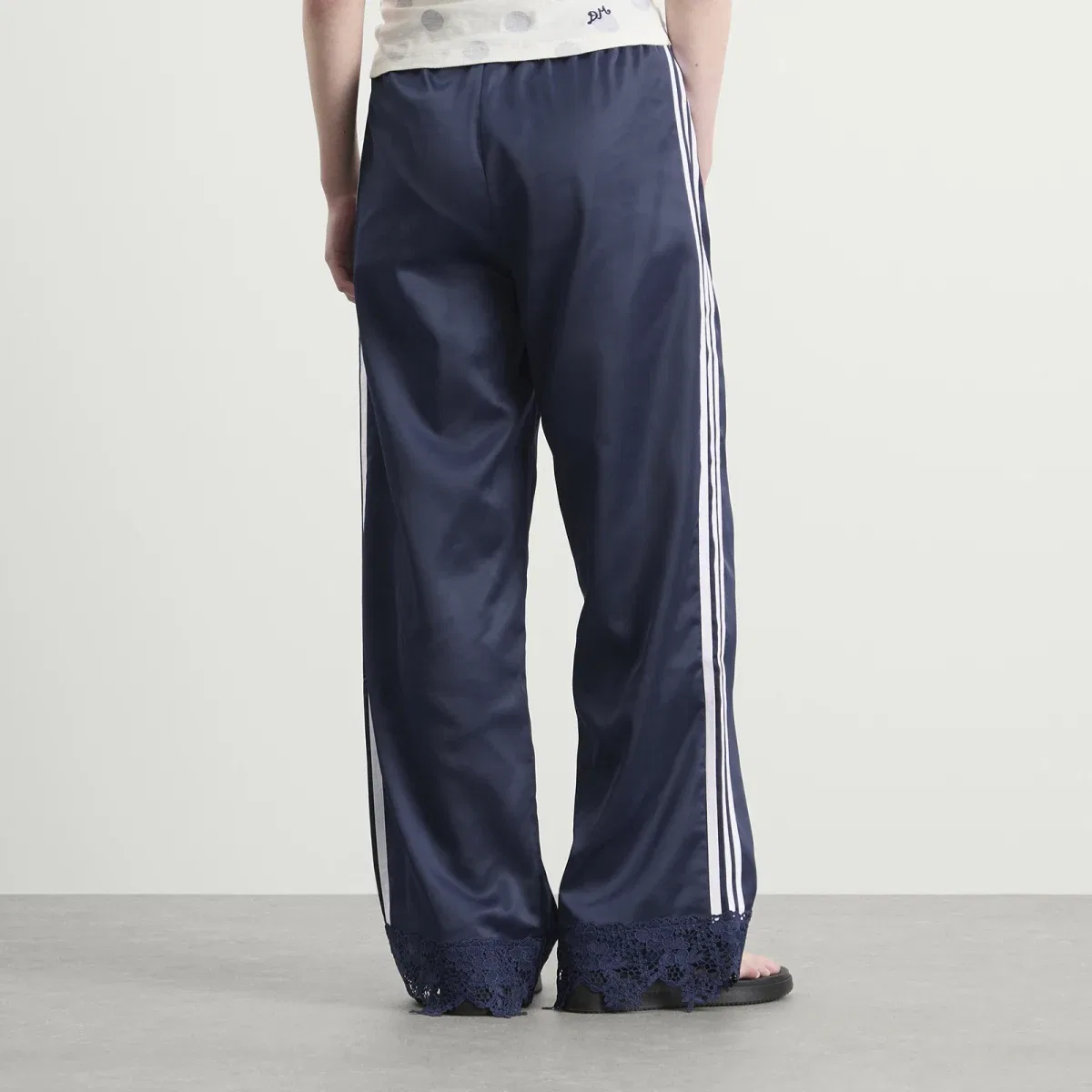 Женские брюки из атласа с кружевом Firebird Adidas, Night Indigo — фото 3