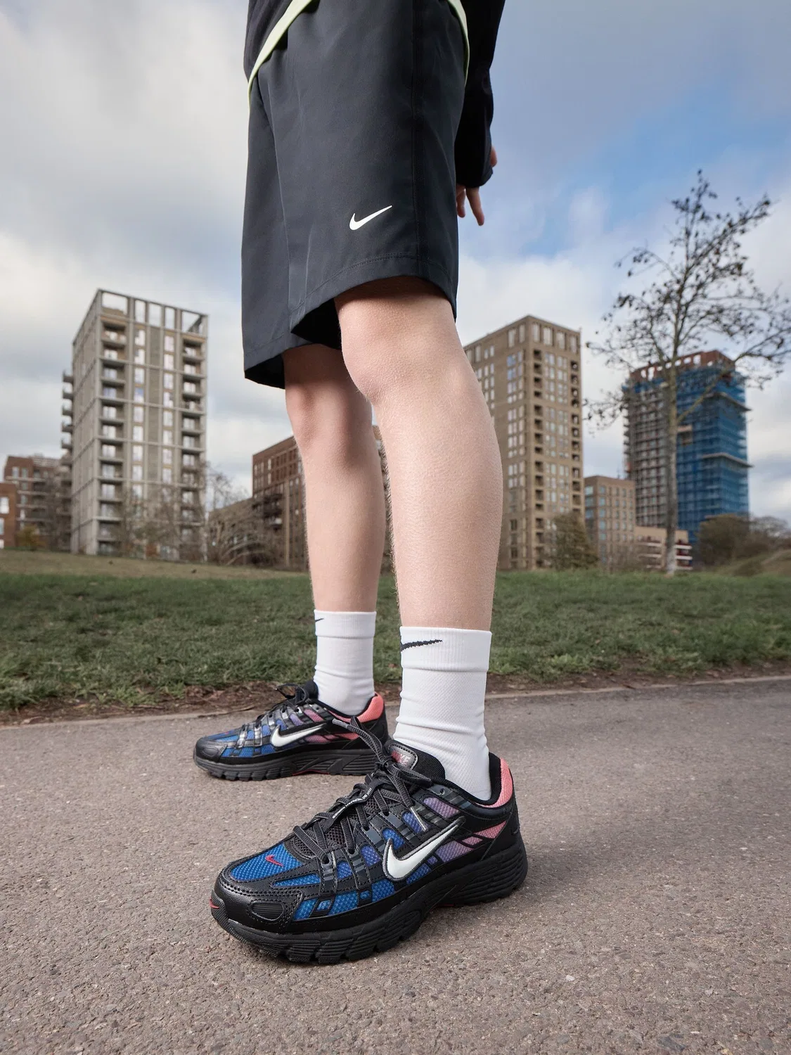 Кроссовки Nike P-6000, черный/синий/красный — фото 2